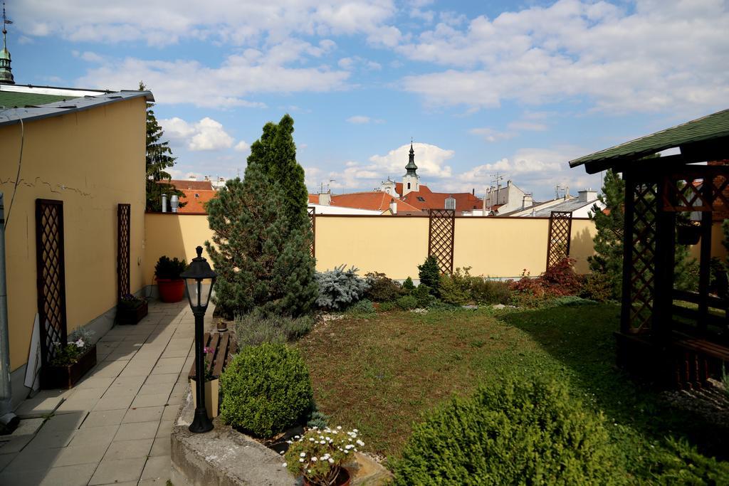 Apartments Kroměříž Buitenkant foto